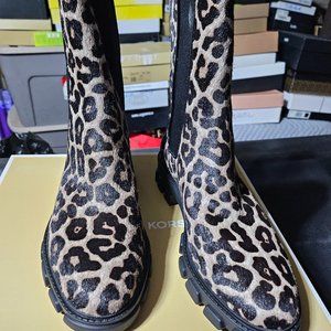 New Michael Koors Boots size 8